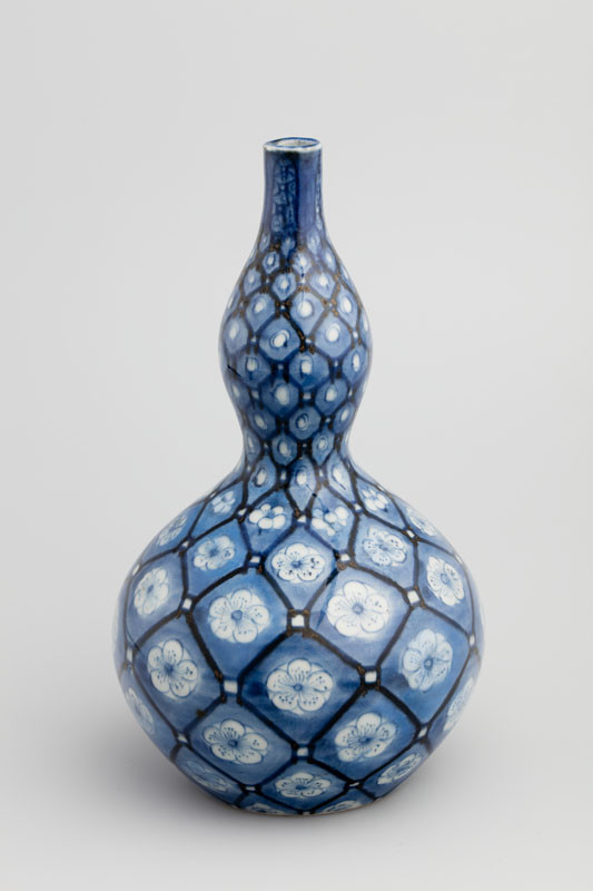 Anonymous artist - Gourd-shaped bottle with prunus blossom design
