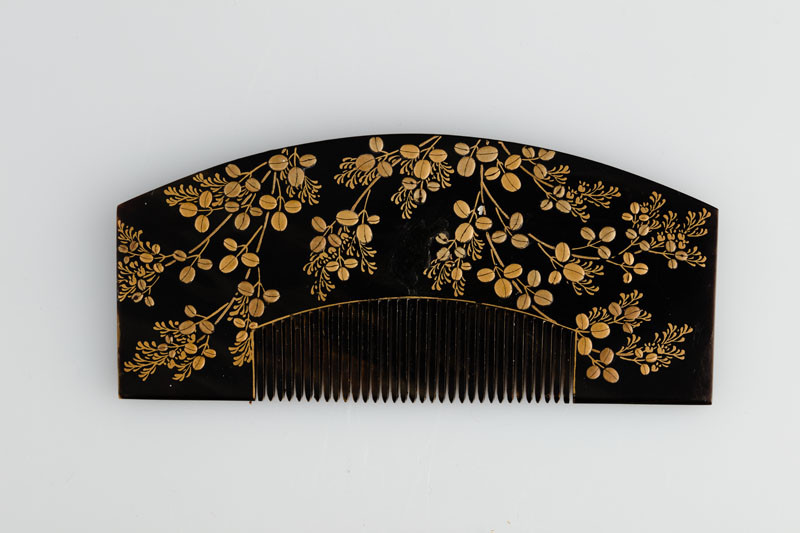 Anonymous artist - Comb with broad convex handle