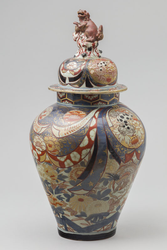 Anonymous artist - Lidded jar decorated with phoenixes, chrysanthemums, peonies and medallions with Chinese lions