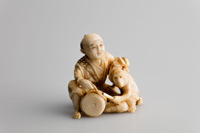 Baidō - Entertainer and his monkey – netsuke