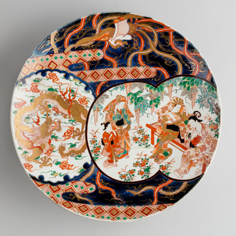 Anonymous artist - Round dish decorated with beauties, housemaids, dragon and phoenix