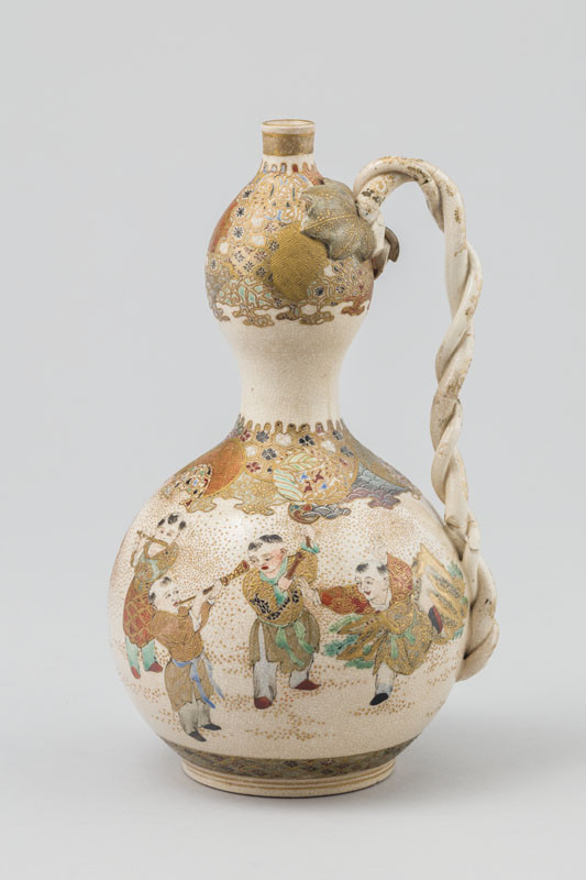 Kobayashi Sobei - Gourd-shaped bottle decorated with motif of children at play