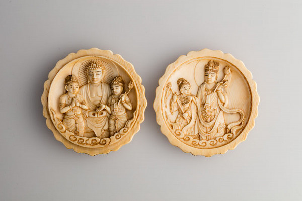 Anonymous artist - Devotional scapular in the shape of a lotus blossom 