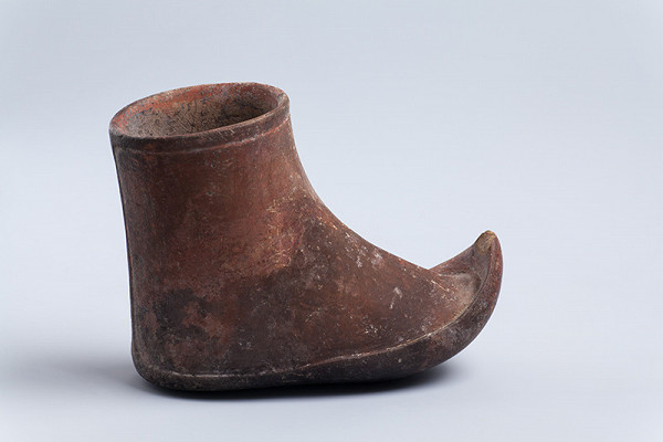 Anonymous - Rhyton in the shape of a shoe 