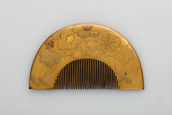 Anonymous artist - Comb with arched handle 