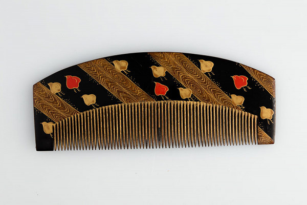 Anonymous artist - Comb with convex handle 
