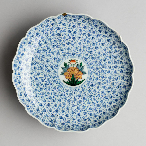 Anonymous artist - Lobed plate with peony and tendril design 