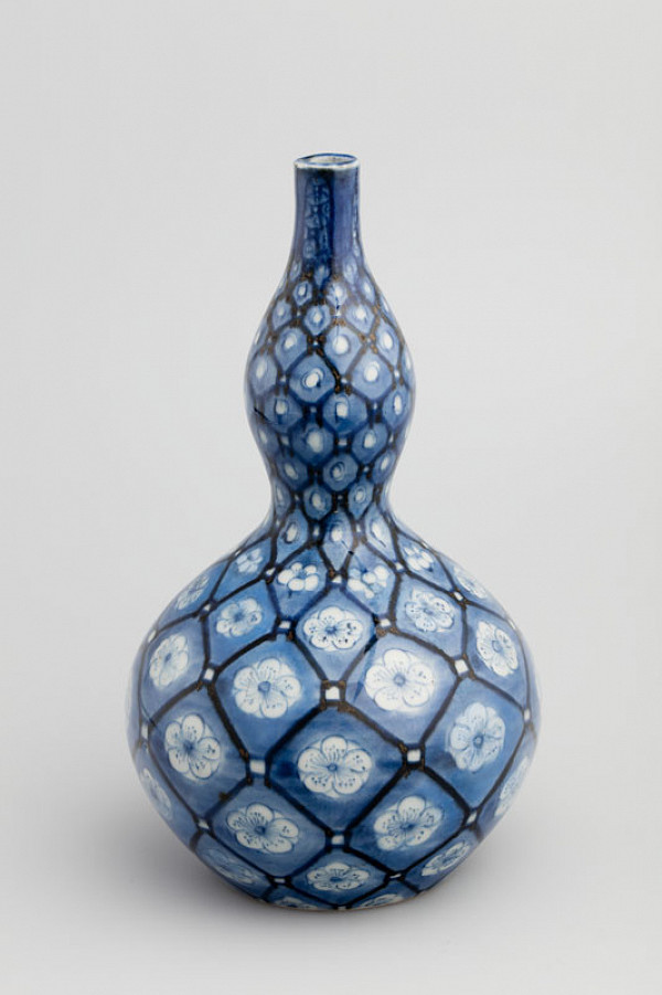 Anonymous artist - Gourd-shaped bottle with prunus blossom design 