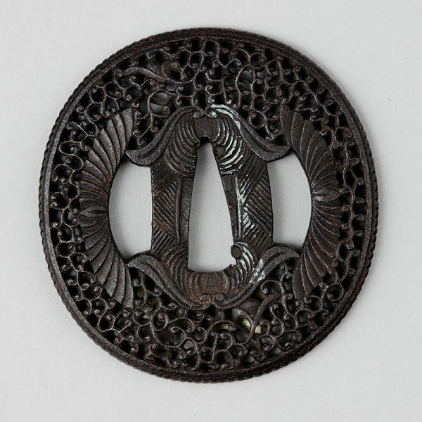 Anonymous artist (Namban school) - Tsuba (sword guard) decorated with snakes motif and rasterizing 