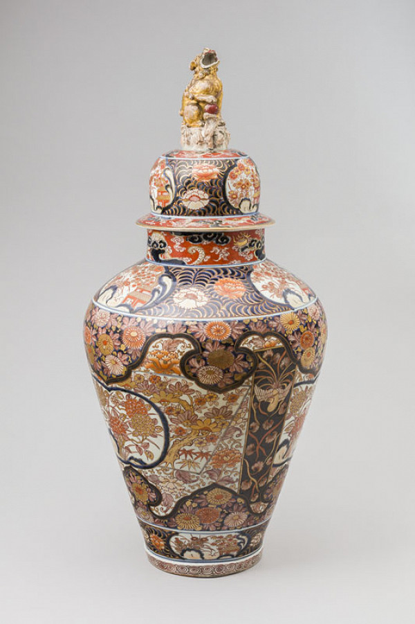 Anonymous artist - Lidded jar with lion-shaped lid handle and irregular brocade decoration 