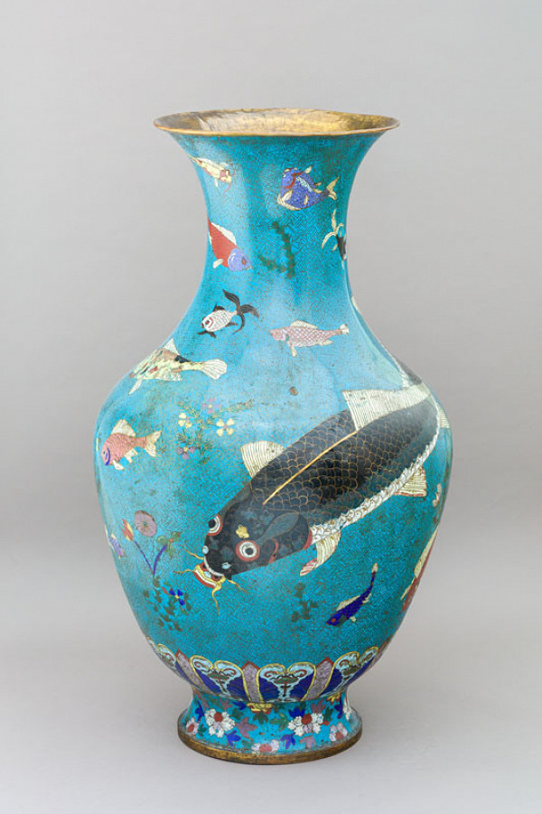 Anonymous - Palace vase decorated with fish 