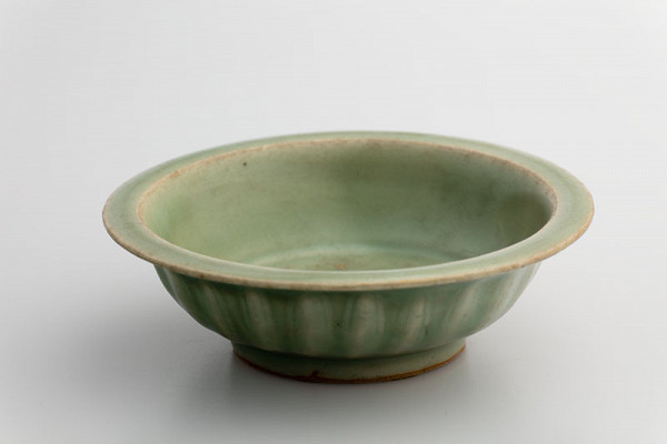 unknown - Bowl with pair of fish in the central medallion 