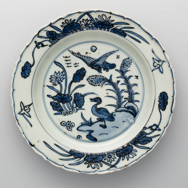 unknown - Saucer decorated with lotus lake 