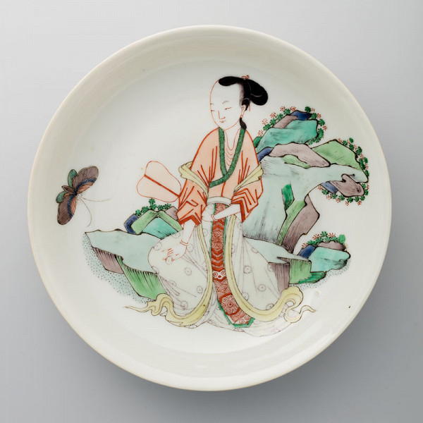 unknown - Saucer decorated with a beauty in the garden 