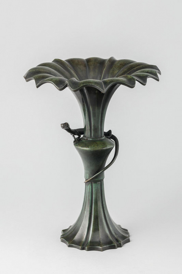 Anonymous artist - Ikebana vase with a broad neck and a plastic lizard 