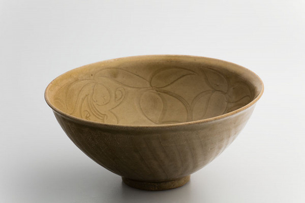 unknown - Bowl decorated with lotuses 