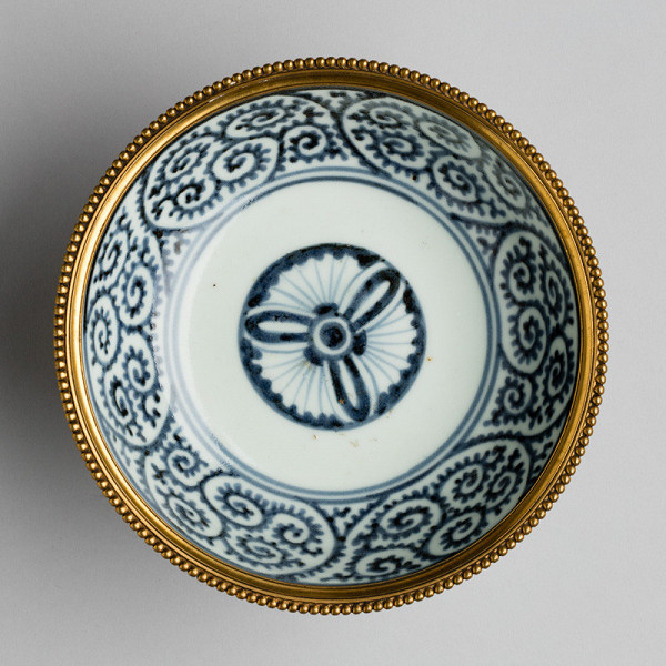 Anonymous artist - Bowl with floral motifs 