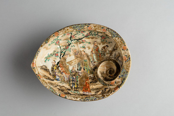 Anonymous artist - Shell-shaped dish 