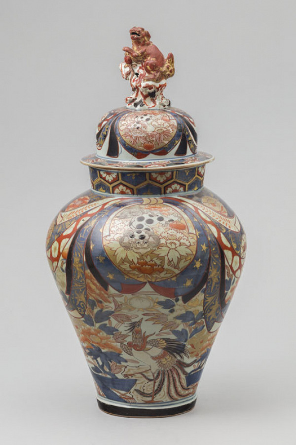 Anonymous artist - Lidded jar decorated with phoenixes, chrysanthemums, peonies and medallions with Chinese lions 