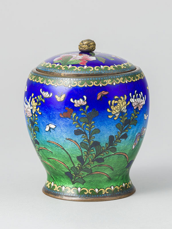 Anonymous - Covered box decorated with chrysanthemum, peony and flying butterflies motif 