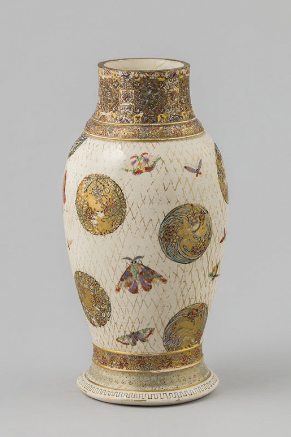 Anonymous artist - Vase decorated with floral medallions on meshwork background 