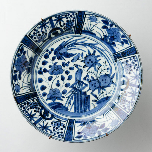 Anonymous artist - Plate decorated with two phoenixes in a garden 