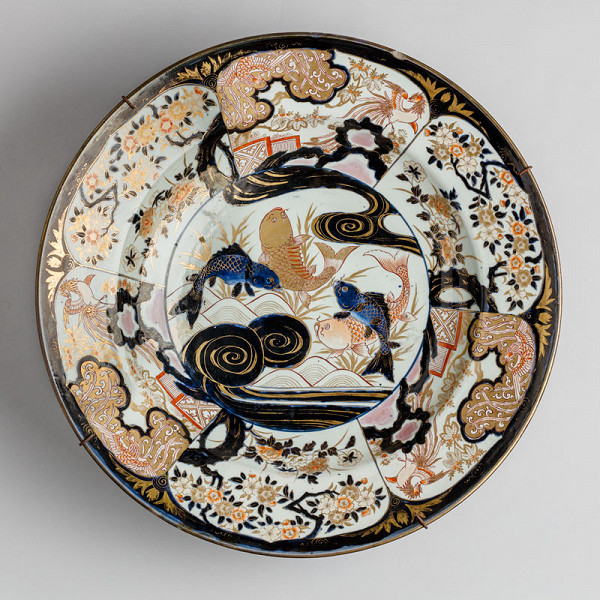 Anonymous artist - Dish decorated with carp in waves 