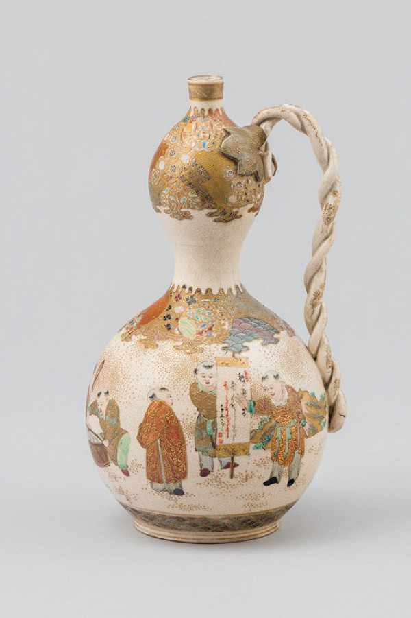 Kobayashi Sobei - Gourd-shaped bottle decorated with motif of children at play 