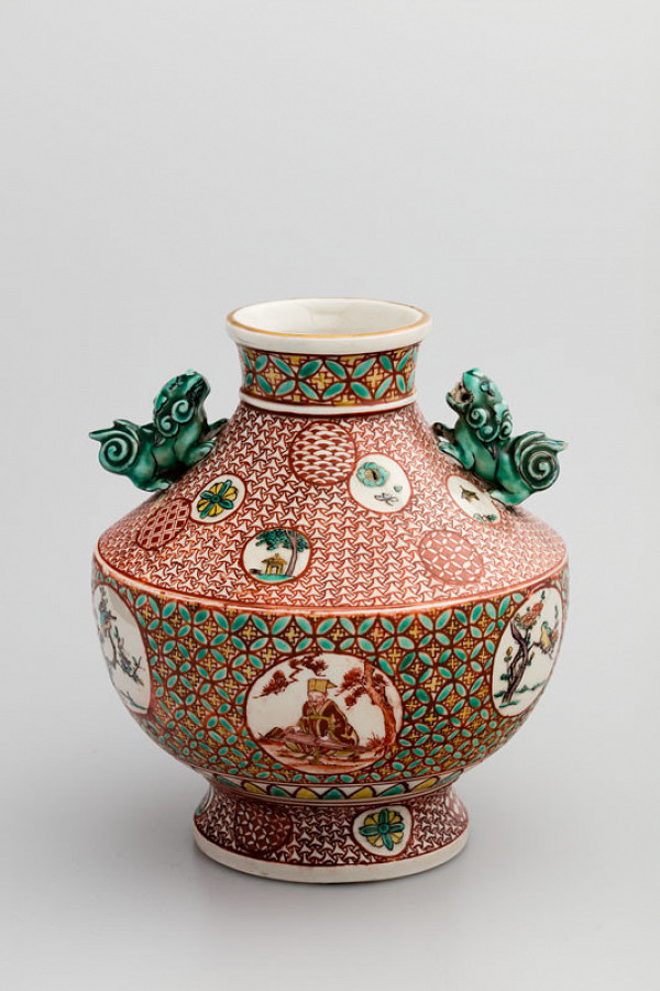 Anonymous artist (Kichisaburō) - Bottle with two lions and circular medallions 