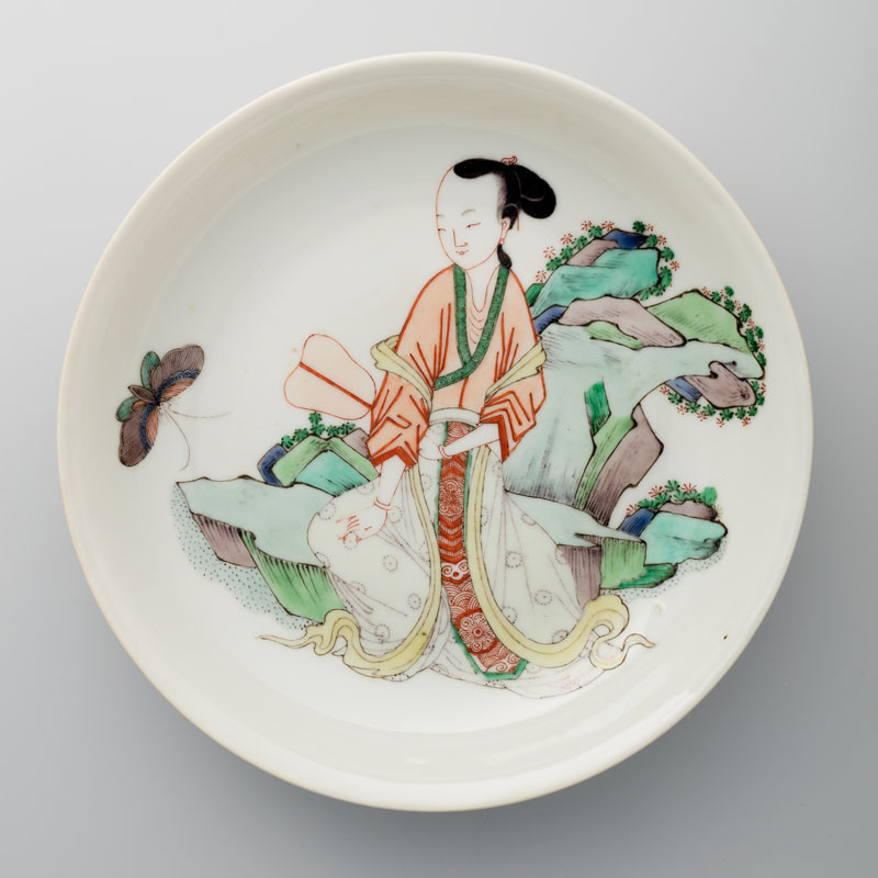 unknown - Saucer decorated with a beauty in the garden