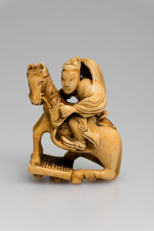 Ichigyoku - Equestrian miniature of “captain” Oguri on a chessboard – netsuke