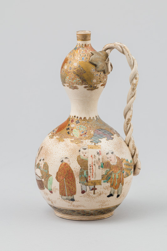 Kobayashi Sobei - Gourd-shaped bottle decorated with motif of children at play